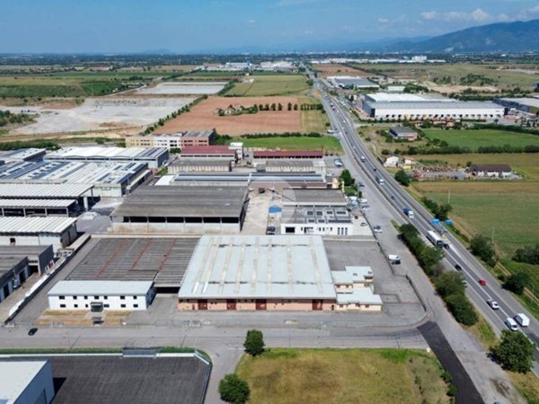 locale commerciale in vendita a Montichiari