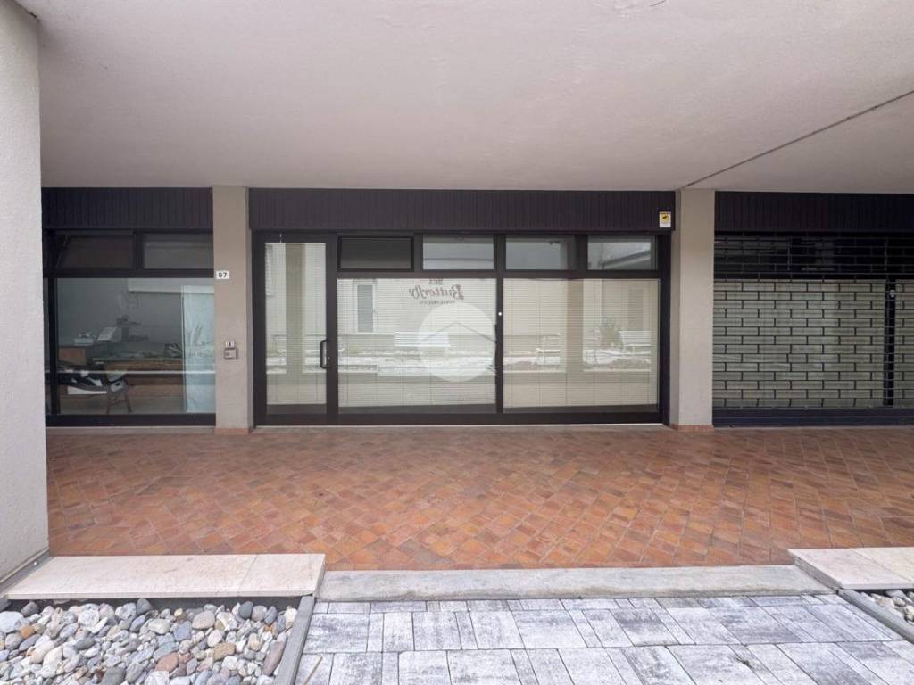 negozio in vendita a Montichiari in zona Rò
