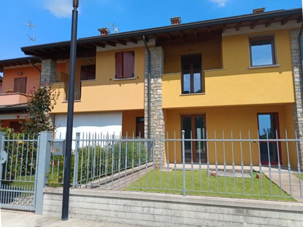 casa indipendente in vendita a Montichiari in zona Sant'Antonio