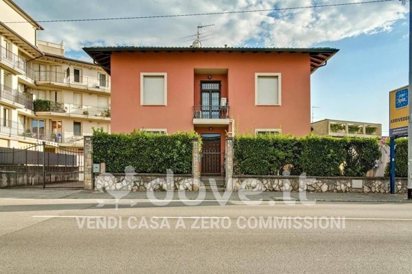 casa indipendente in vendita a Montichiari in zona Centro Storico