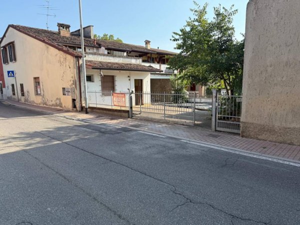 casa indipendente in vendita a Montichiari in zona Vighizzolo