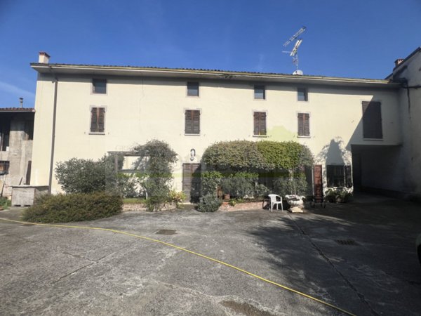 casale in vendita a Montichiari in zona Rò
