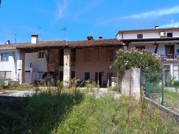 casa indipendente in vendita a Montichiari in zona Novagli