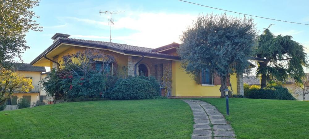 casa indipendente in vendita a Montichiari