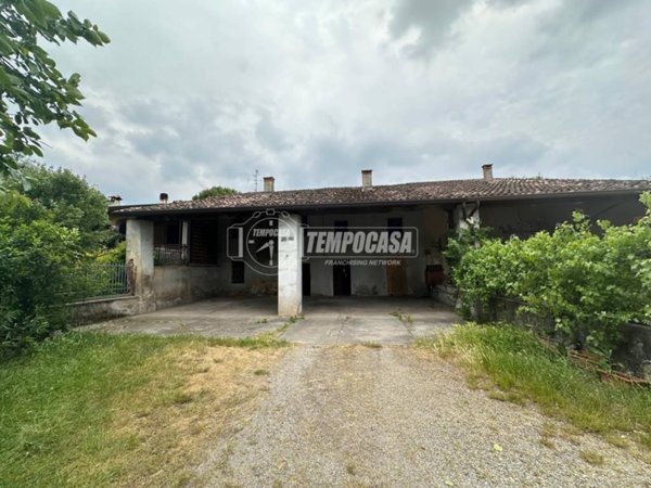 casa indipendente in vendita a Montichiari in zona Sant'Antonio