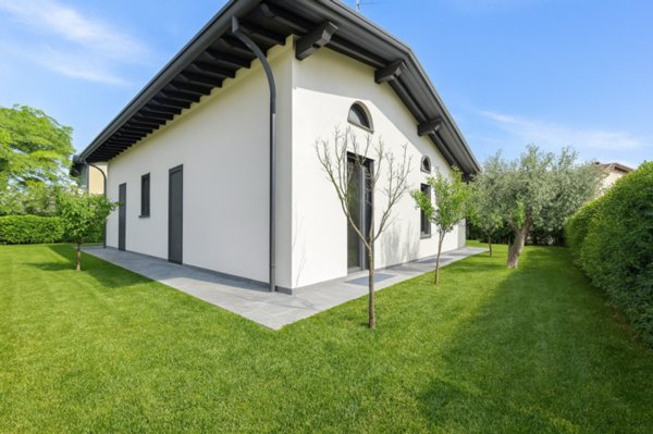 casa indipendente in vendita a Montichiari in zona Vighizzolo