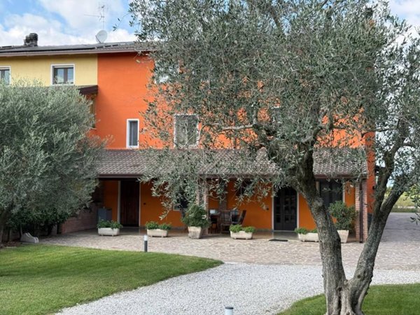casa indipendente in vendita a Montichiari in zona Santa Giustina