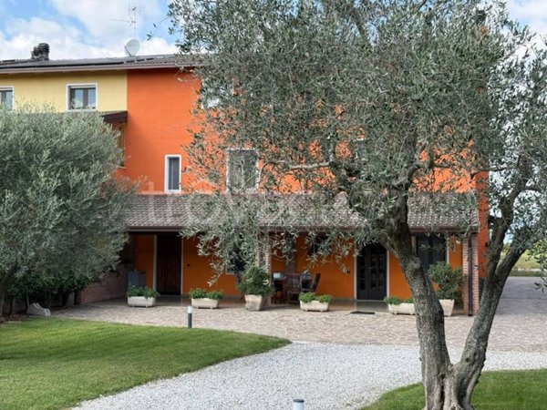 casa indipendente in vendita a Montichiari in zona Santa Giustina
