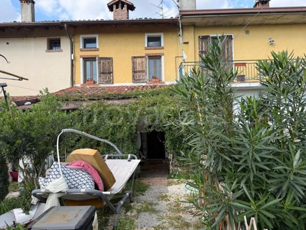 casa indipendente in vendita a Montichiari in zona Bredazzane