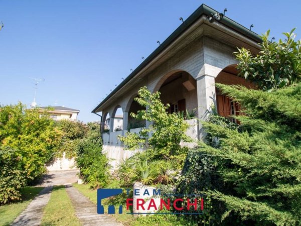 casa indipendente in vendita a Montichiari in zona Rò