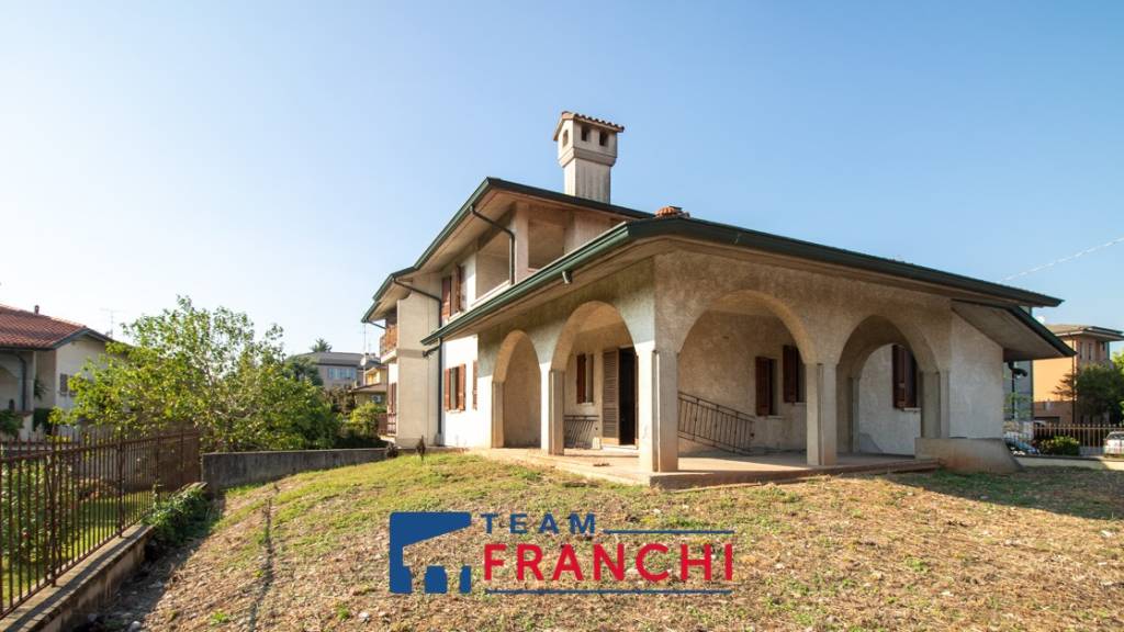casa indipendente in vendita a Montichiari
