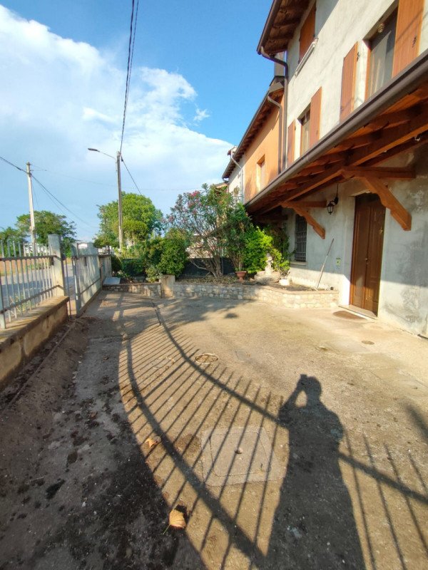 casa indipendente in vendita a Montichiari in zona Centro Storico