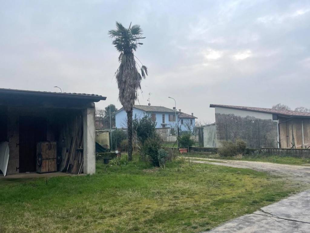 casa indipendente in vendita a Montichiari in zona Sant'Antonio