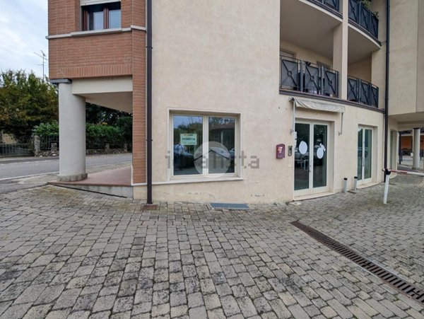 locale commerciale in vendita a Montichiari