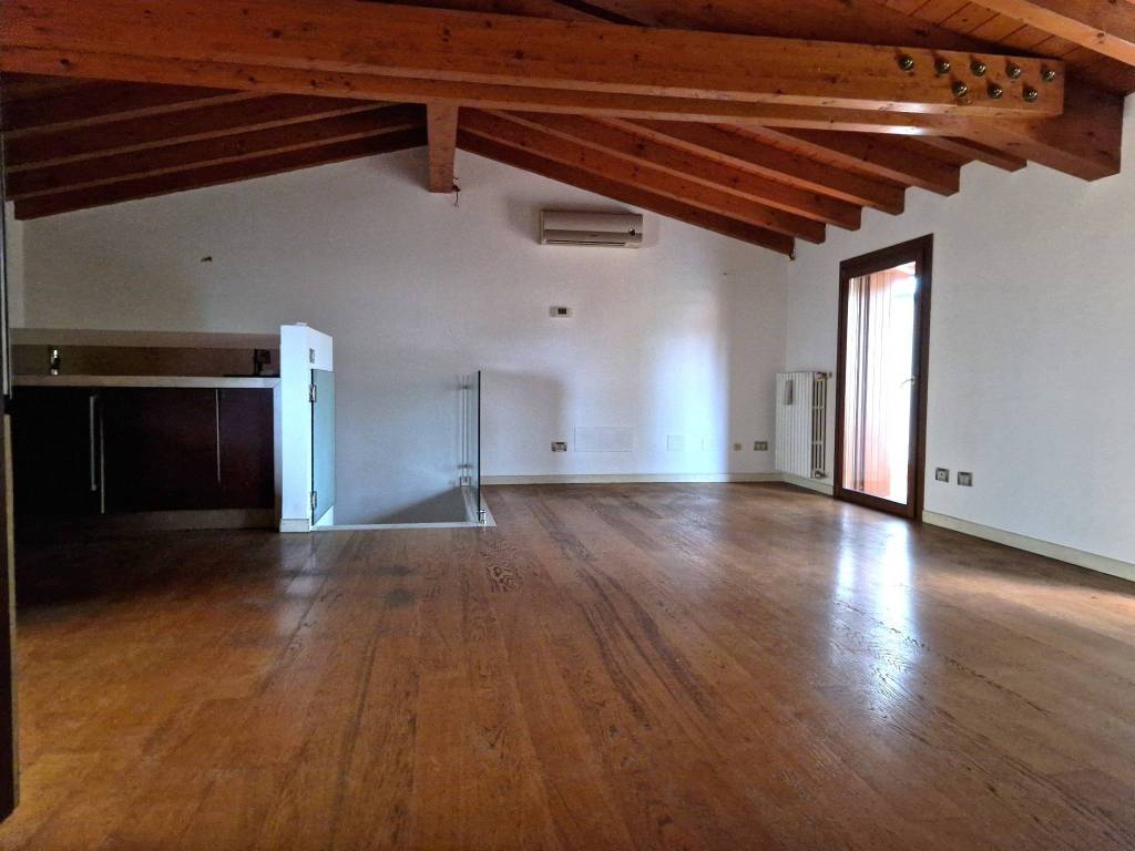appartamento in vendita a Montichiari in zona Rò