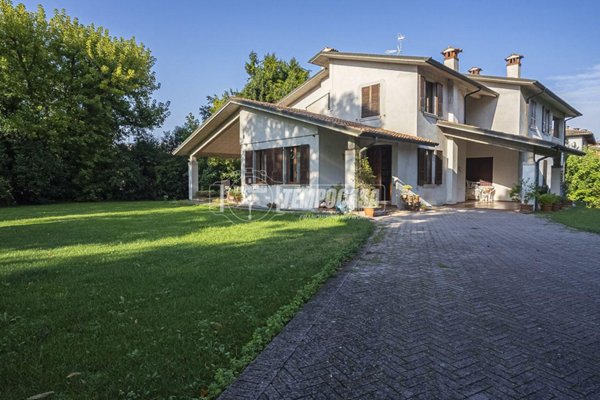 casa indipendente in vendita a Montichiari in zona Centro Storico