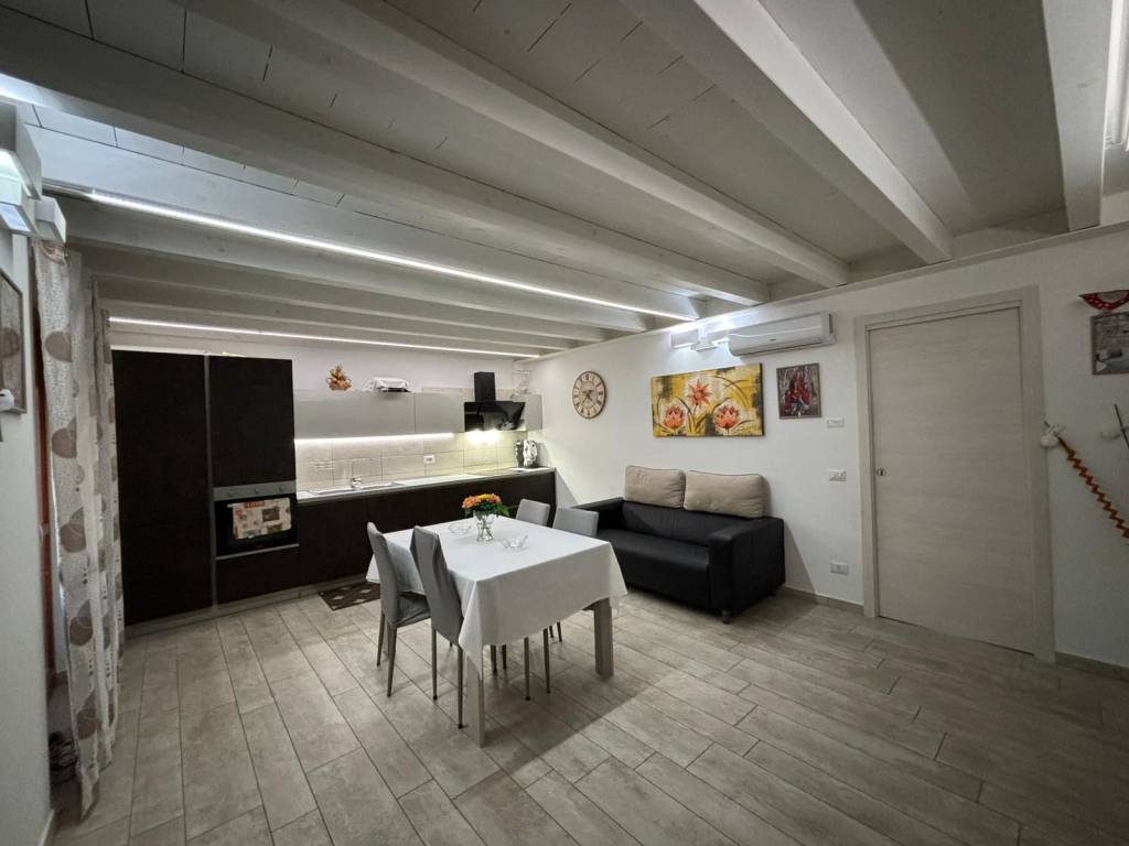 appartamento in vendita a Montichiari in zona Rò