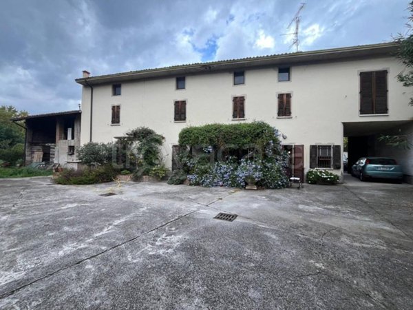 casa indipendente in vendita a Montichiari in zona Centro Storico