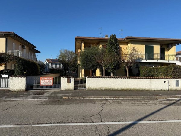 casa indipendente in vendita a Montichiari in zona Chiarini