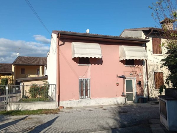 casa indipendente in vendita a Montichiari in zona Vighizzolo