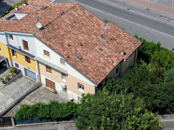 casa indipendente in vendita a Montichiari in zona Rò