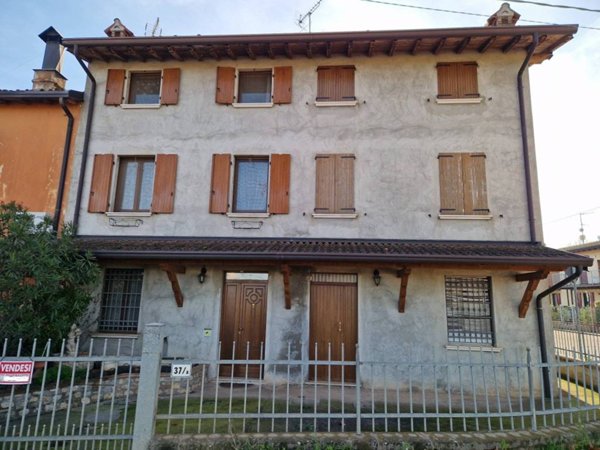 casa indipendente in vendita a Montichiari in zona Trivellini