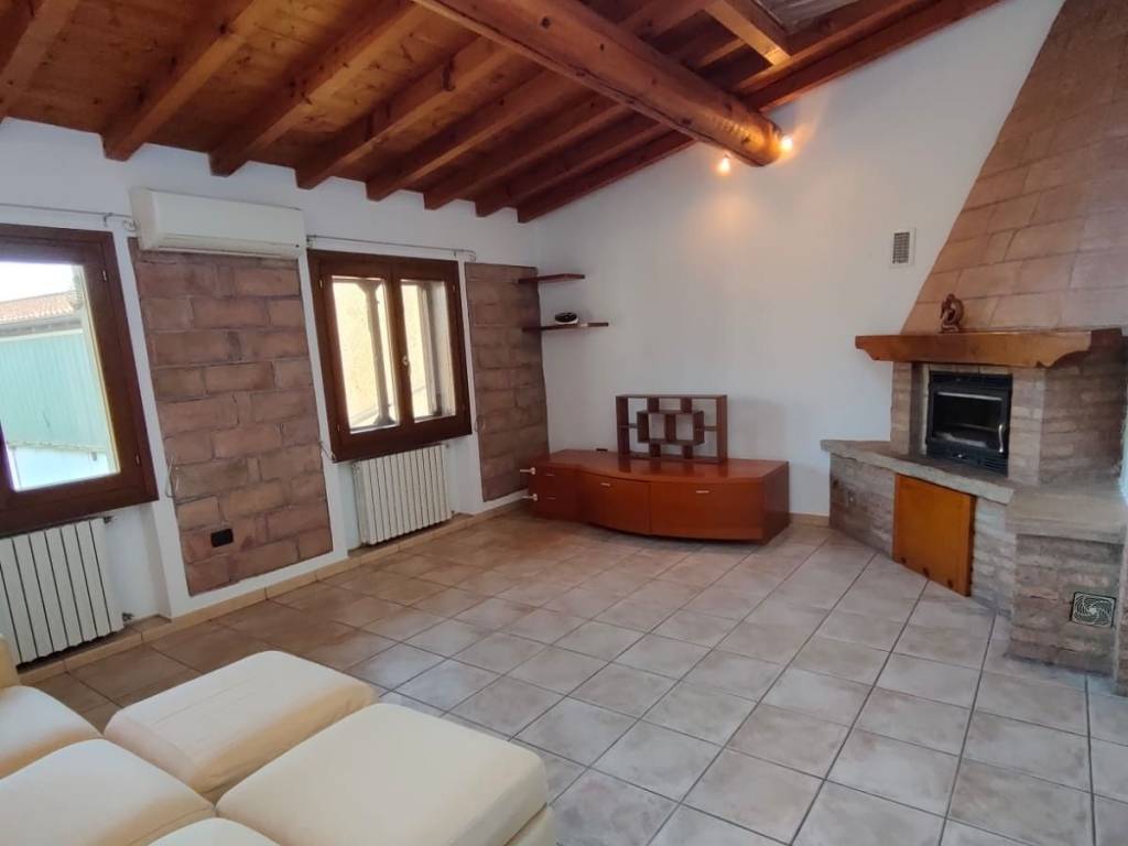 casa indipendente in vendita a Montichiari in zona Trivellini