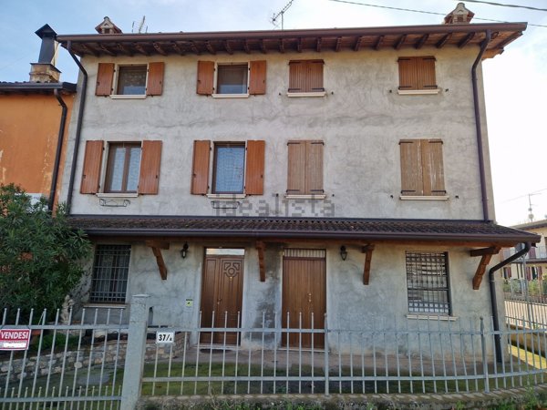 casa indipendente in vendita a Montichiari in zona Trivellini
