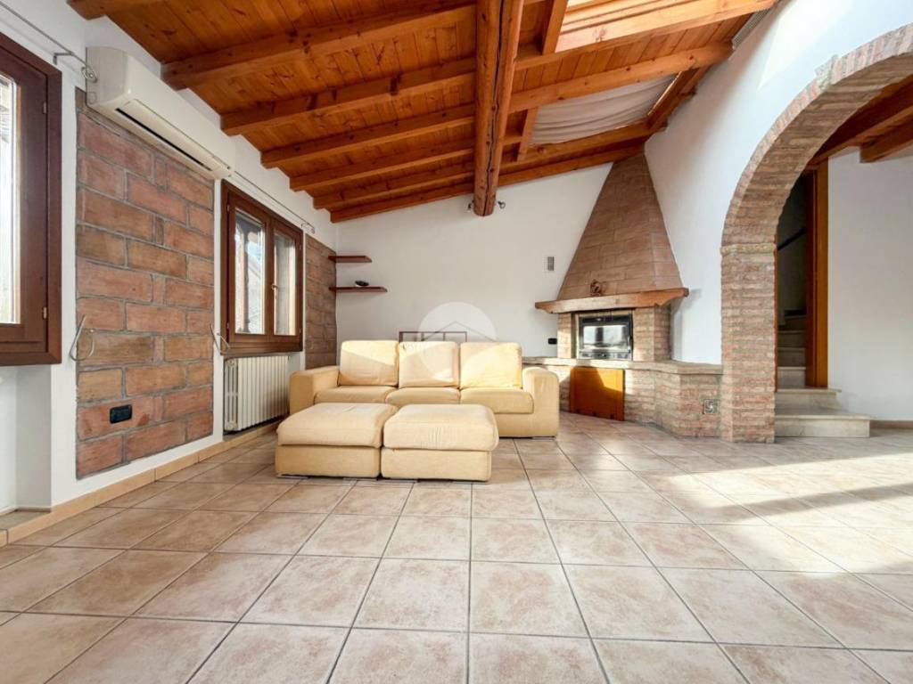 casa indipendente in vendita a Montichiari in zona Trivellini