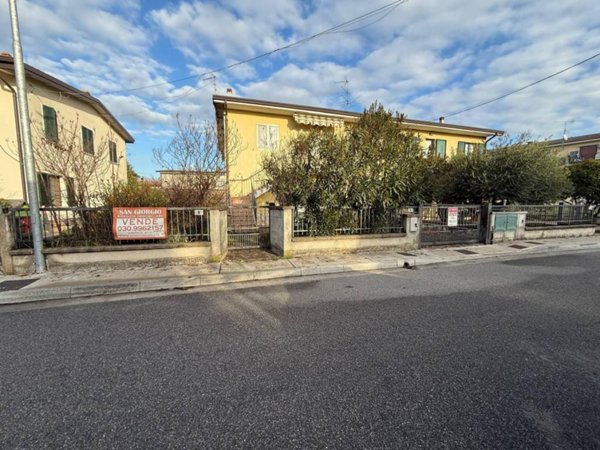 casa indipendente in vendita a Montichiari in zona Rò