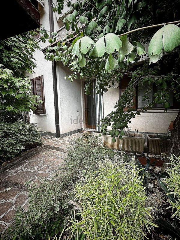 casa indipendente in vendita a Montichiari in zona Centro Storico