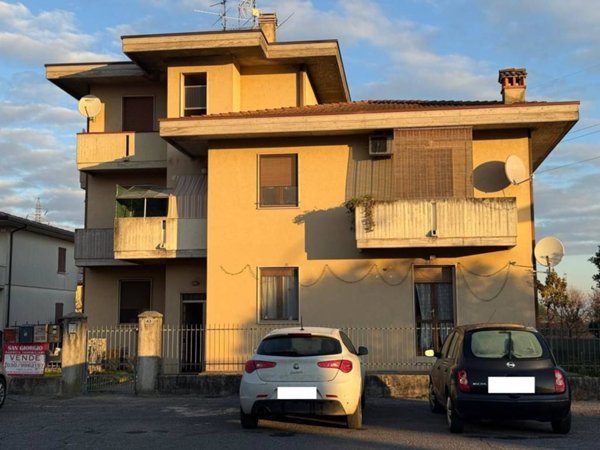 appartamento in vendita a Montichiari in zona Rò