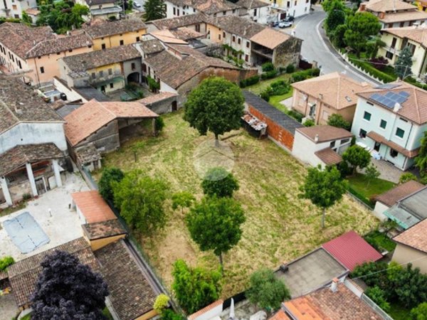 terreno edificabile in vendita a Montichiari in zona Rò