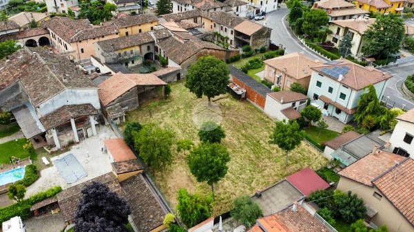 terreno edificabile in vendita a Montichiari in zona Rò