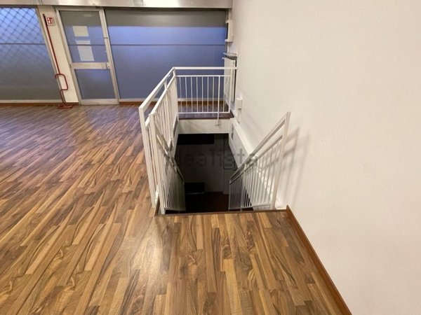 locale commerciale in vendita a Montichiari