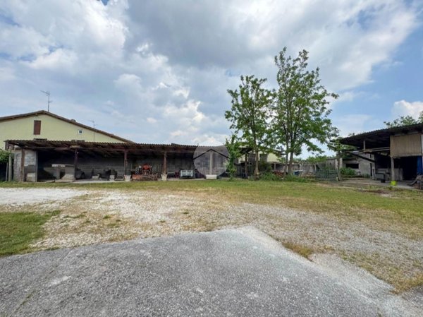 quadrivano in vendita a Montichiari in zona Sant'Antonio