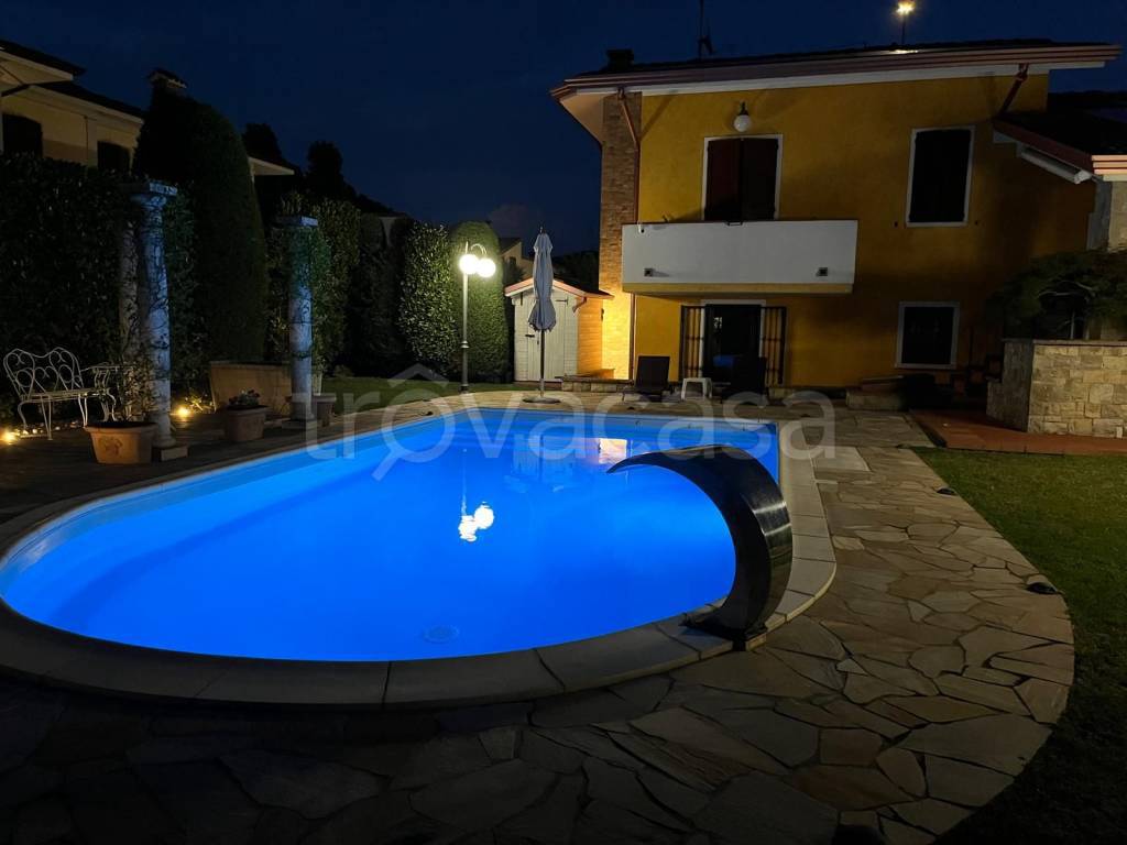 casa indipendente in vendita a Montichiari