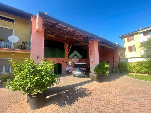 casa indipendente in vendita a Montichiari in zona Sant'Antonio