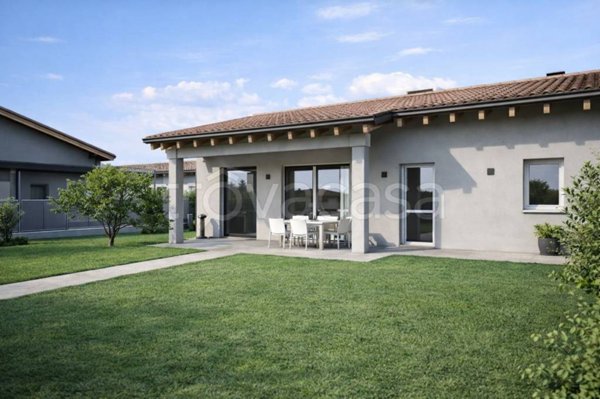 casa indipendente in vendita a Montichiari in zona Novagli
