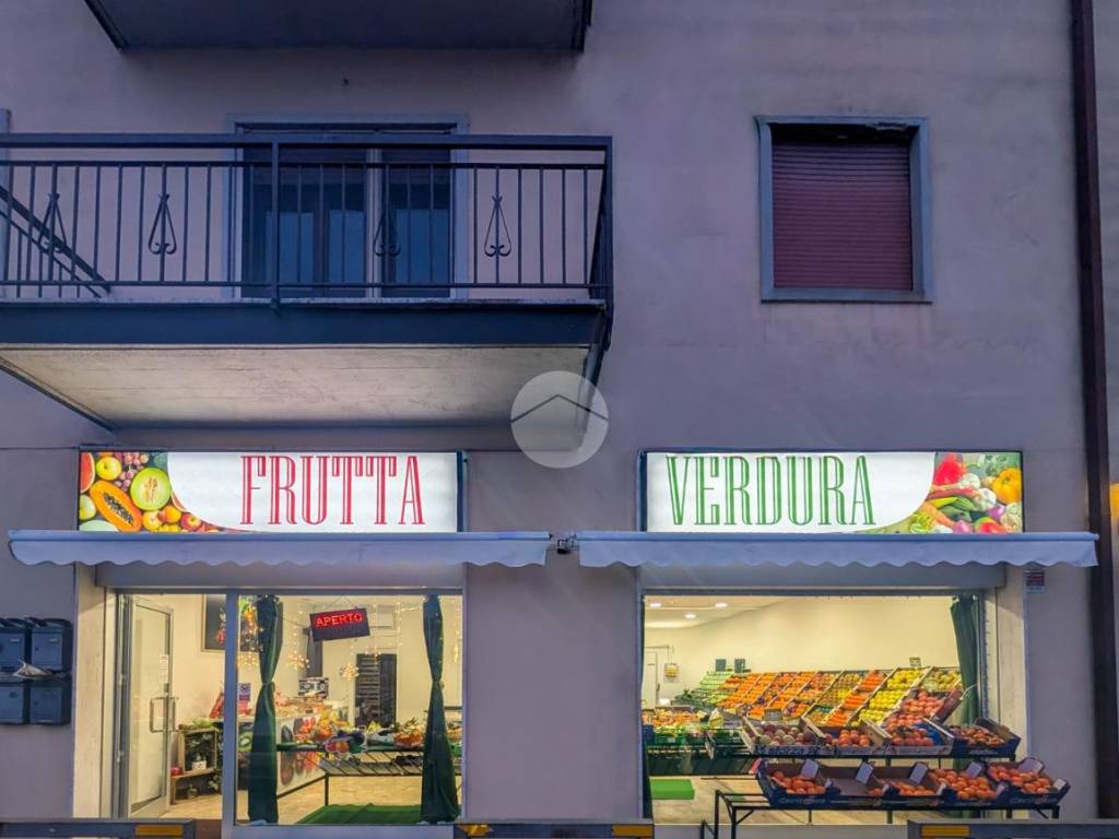 negozio in vendita a Montichiari in zona Rò