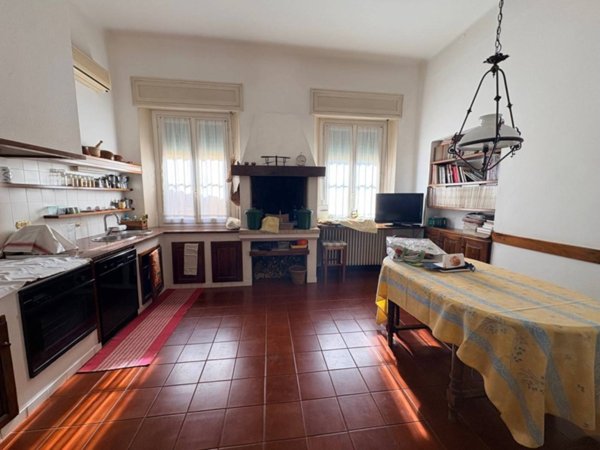 casa indipendente in vendita a Montichiari in zona Centro Storico