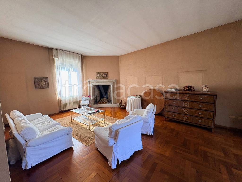 casa indipendente in vendita a Montichiari in zona Centro Storico