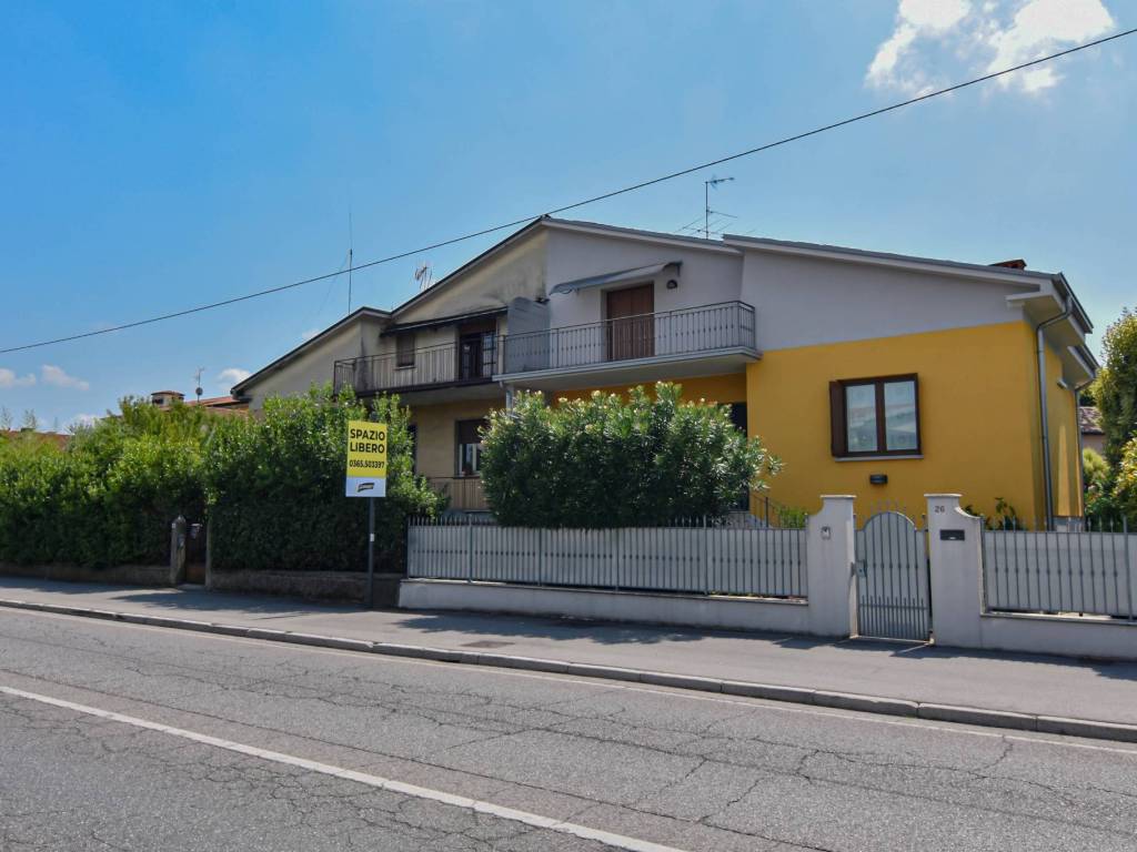 casa indipendente in vendita a Montichiari in zona Rò