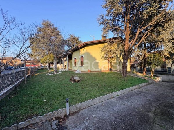 casa indipendente in vendita a Montichiari in zona Sant'Antonio