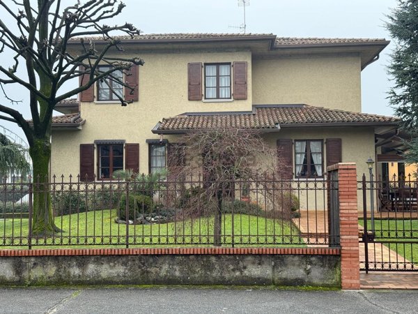 casa indipendente in vendita a Montichiari