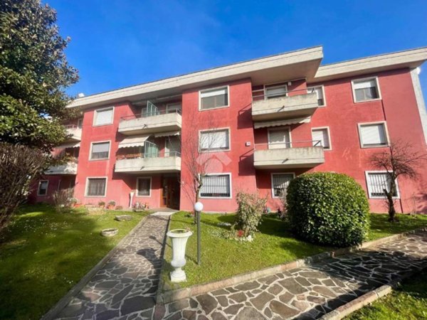 appartamento in vendita a Montichiari in zona Rò