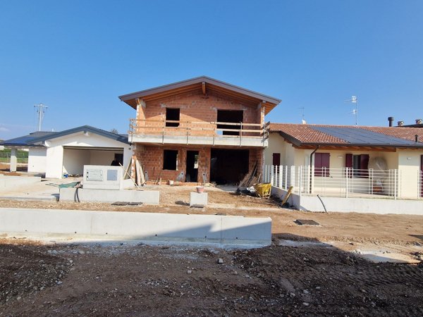 casa indipendente in vendita a Montichiari in zona Chiarini