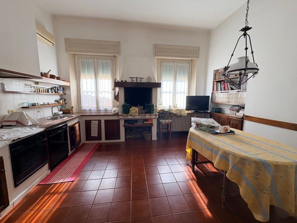 casa indipendente in vendita a Montichiari in zona Centro Storico