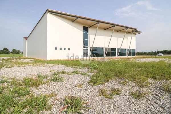 capannone in vendita a Montichiari in zona Bredazzane