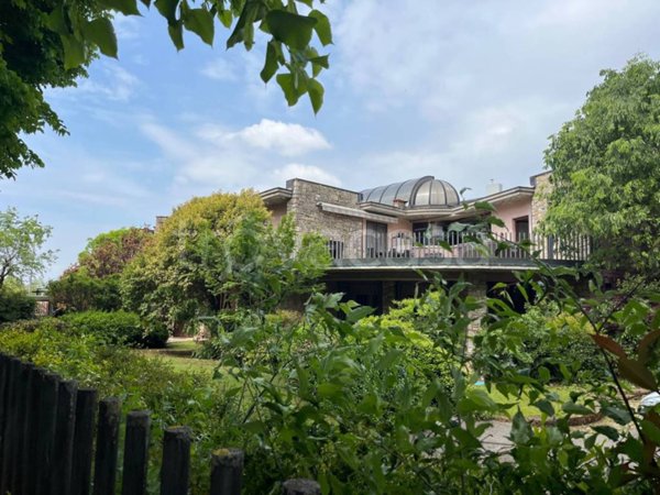 locale commerciale in vendita a Montichiari